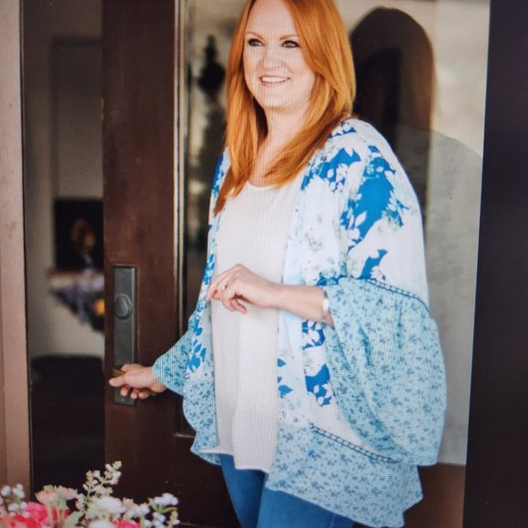 $20/both!Pioneer Woman pull-on embroidered capri pant with Flounce sleeve kimono - Picture 2 of 10